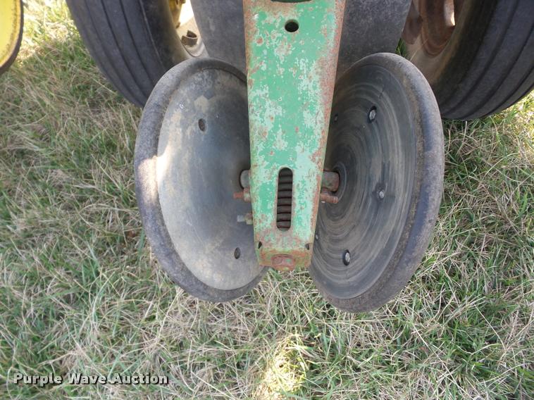 image for item AG9033 John Deere 7000 planter
