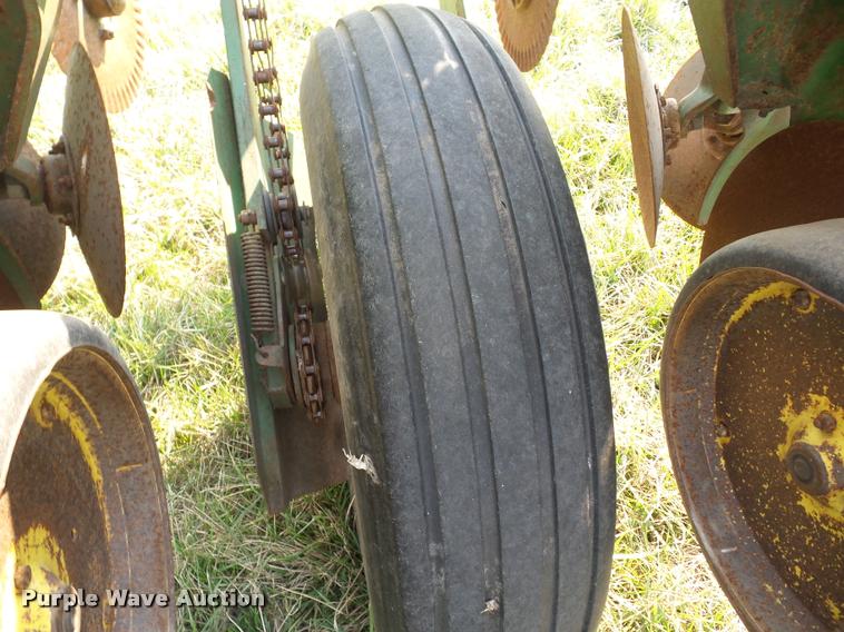 image for item AG9033 John Deere 7000 planter