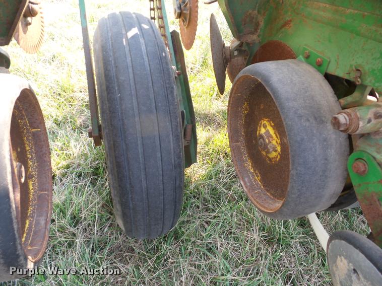image for item AG9033 John Deere 7000 planter