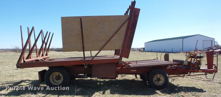 image for item AG9037 New Holland 1047 stack wagon