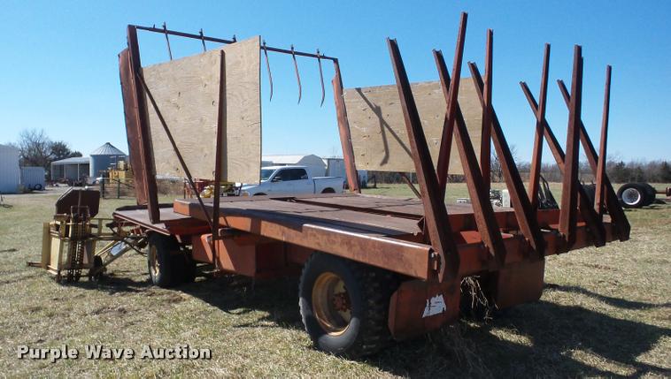 image for item AG9037 New Holland 1047 stack wagon