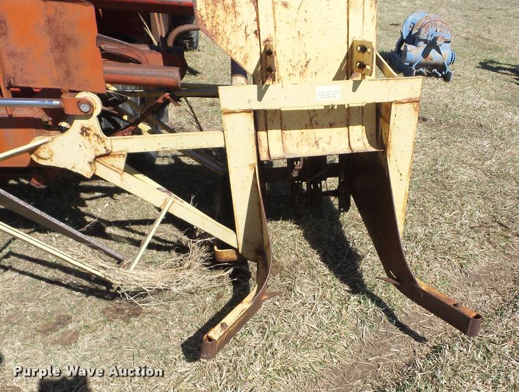 image for item AG9037 New Holland 1047 stack wagon