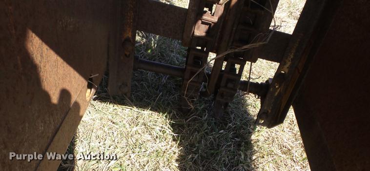 image for item AG9037 New Holland 1047 stack wagon