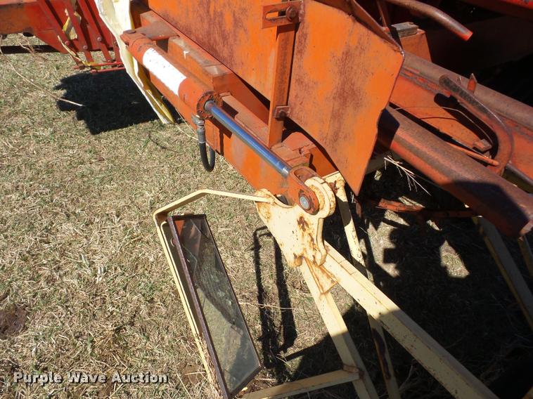 image for item AG9037 New Holland 1047 stack wagon