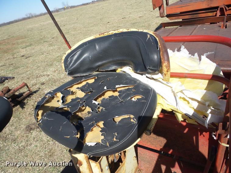 image for item AG9037 New Holland 1047 stack wagon