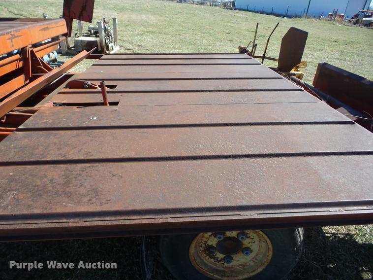 image for item AG9037 New Holland 1047 stack wagon