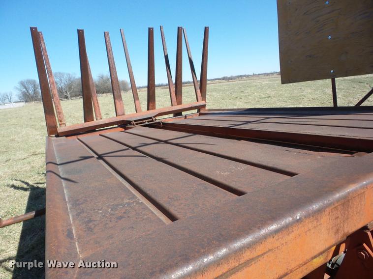 image for item AG9037 New Holland 1047 stack wagon