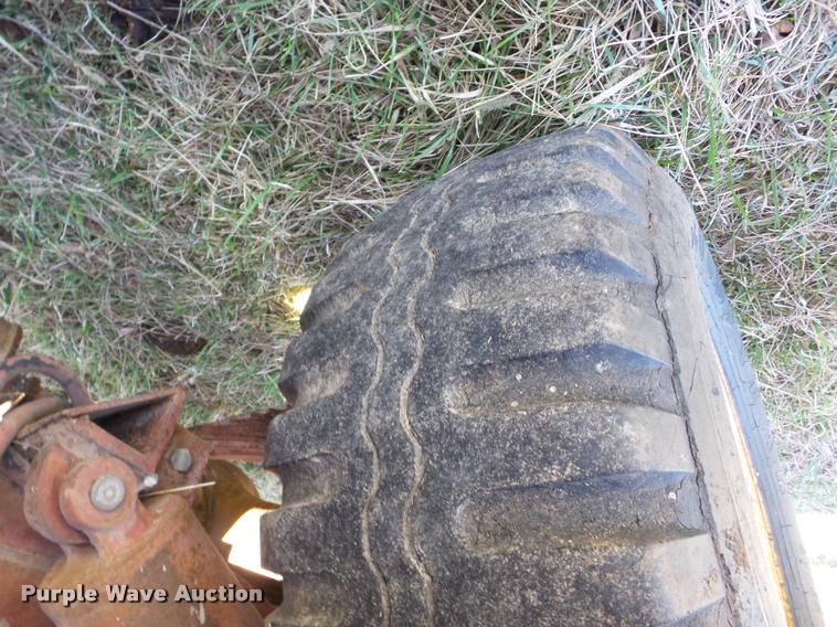 image for item AG9037 New Holland 1047 stack wagon