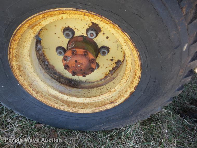 image for item AG9037 New Holland 1047 stack wagon