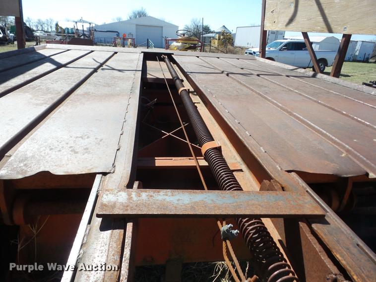 image for item AG9037 New Holland 1047 stack wagon