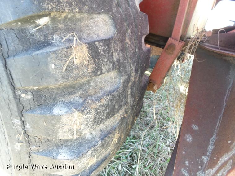 image for item AG9037 New Holland 1047 stack wagon