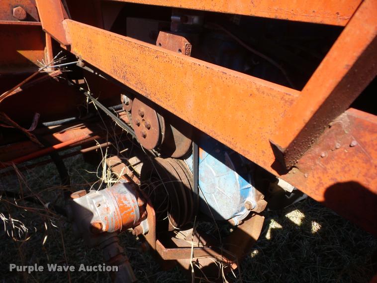 image for item AG9037 New Holland 1047 stack wagon