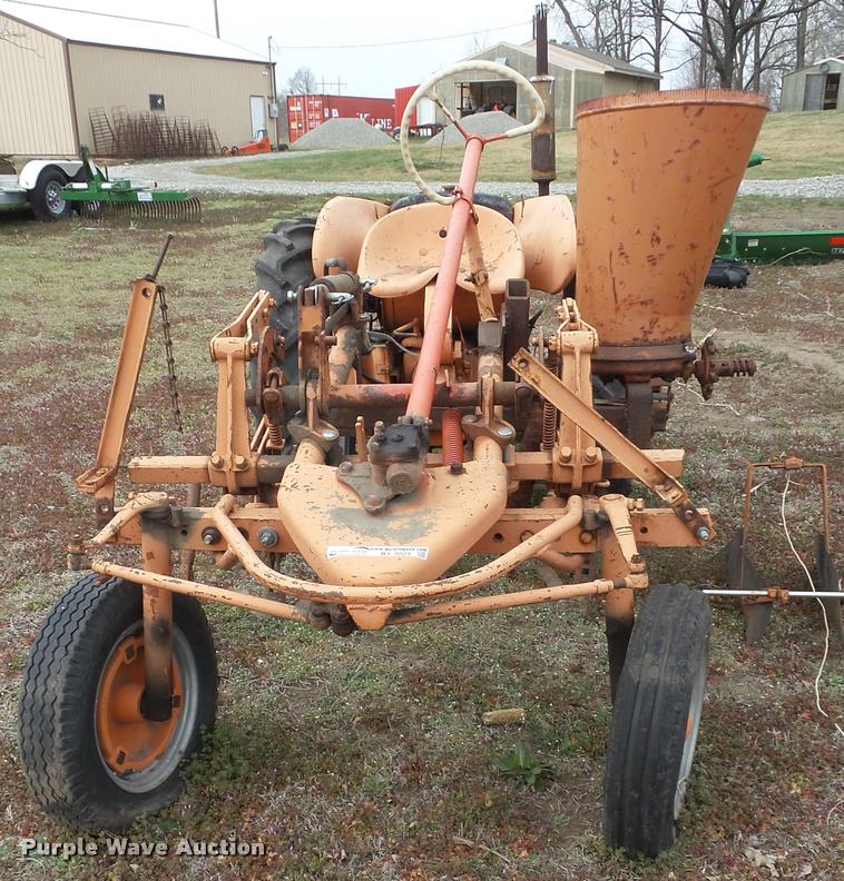 image for item BY9029 1949 Allis Chalmers 6 cultivator/potato seeder tractor