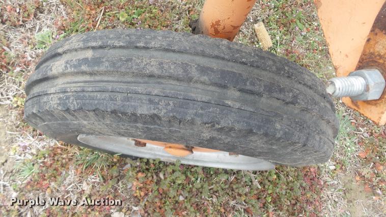 image for item BY9029 1949 Allis Chalmers 6 cultivator/potato seeder tractor