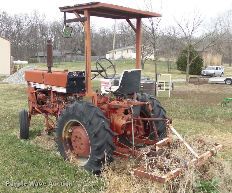 image for item BY9038 International 274 tractor
