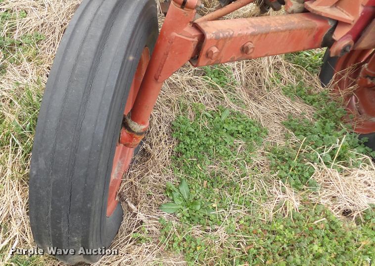 image for item BY9038 International 274 tractor