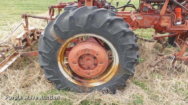 image for item BY9038 International 274 tractor