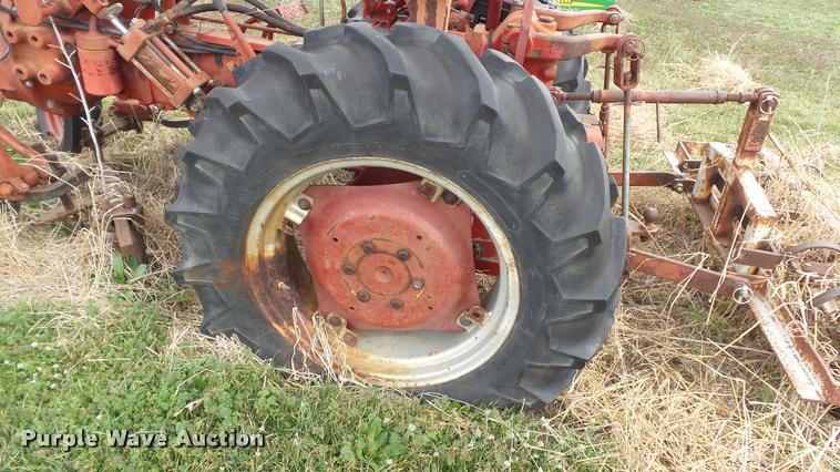 image for item BY9038 International 274 tractor