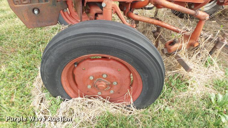 image for item BY9038 International 274 tractor