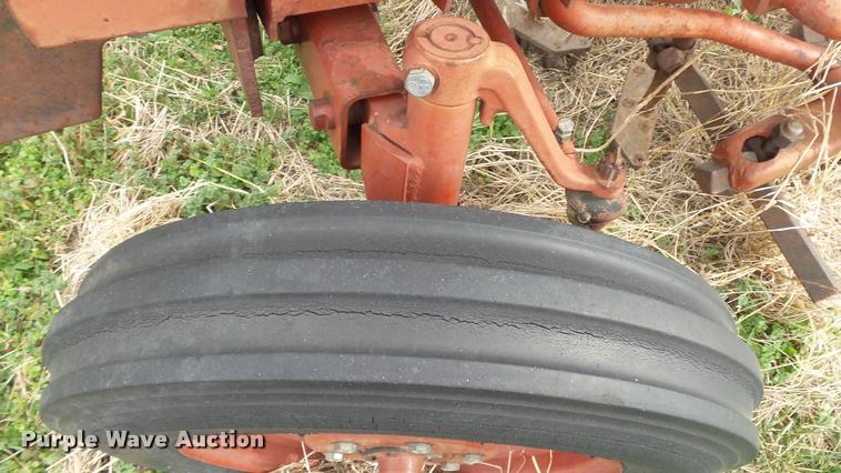 image for item BY9038 International 274 tractor