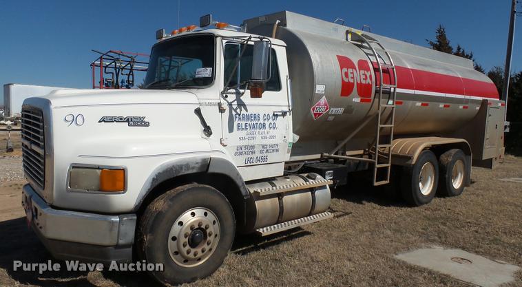 image for item DA0424 1990 Ford L9000 fuel truck