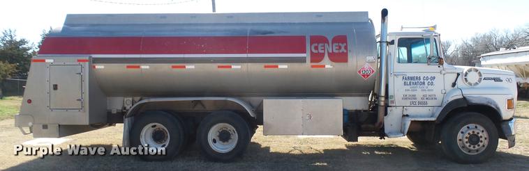 image for item DA0424 1990 Ford L9000 fuel truck