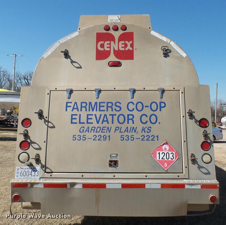 image for item DA0424 1990 Ford L9000 fuel truck