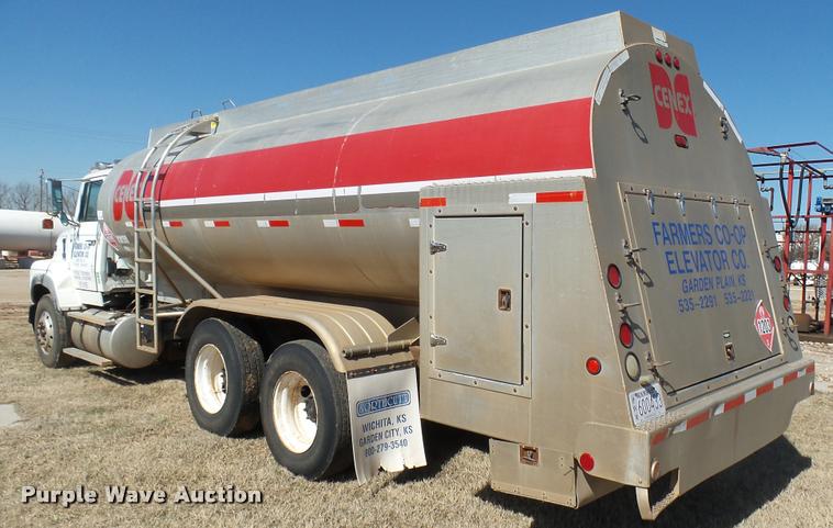 image for item DA0424 1990 Ford L9000 fuel truck