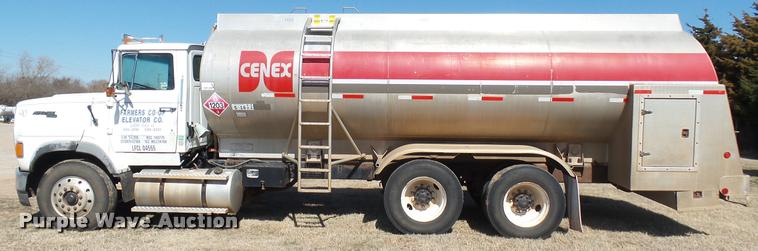 image for item DA0424 1990 Ford L9000 fuel truck