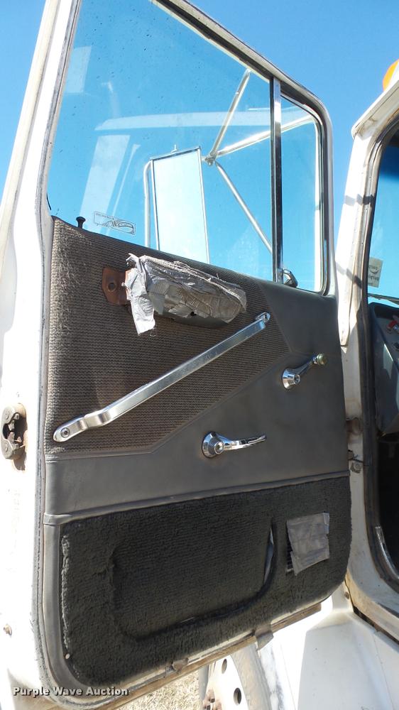 image for item DA0424 1990 Ford L9000 fuel truck