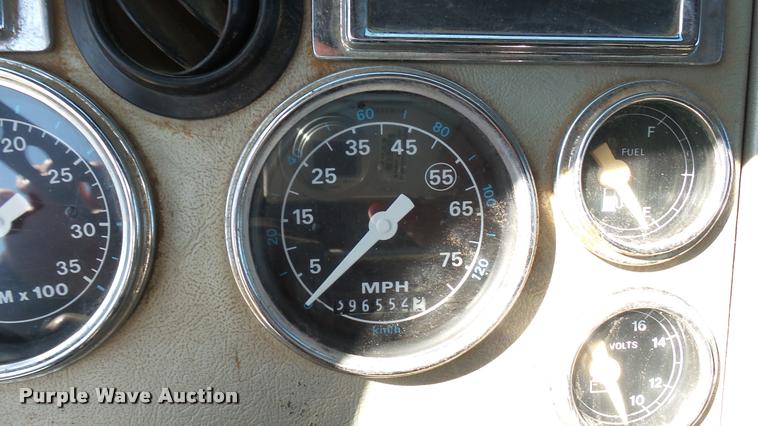 image for item DA0424 1990 Ford L9000 fuel truck