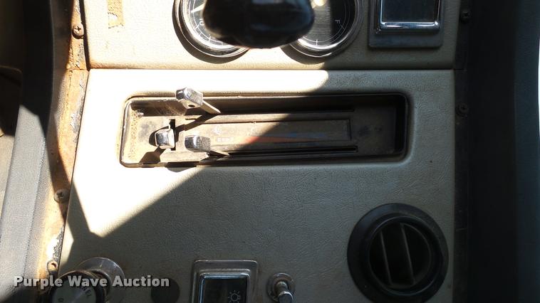 image for item DA0424 1990 Ford L9000 fuel truck