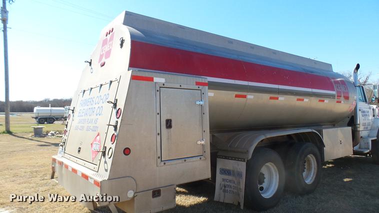 image for item DA0424 1990 Ford L9000 fuel truck