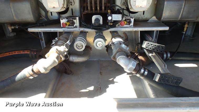 image for item DA0424 1990 Ford L9000 fuel truck