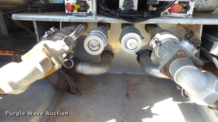 image for item DA0424 1990 Ford L9000 fuel truck
