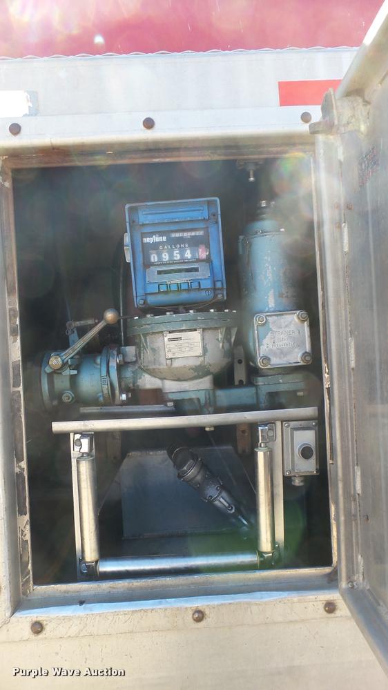 image for item DA0424 1990 Ford L9000 fuel truck