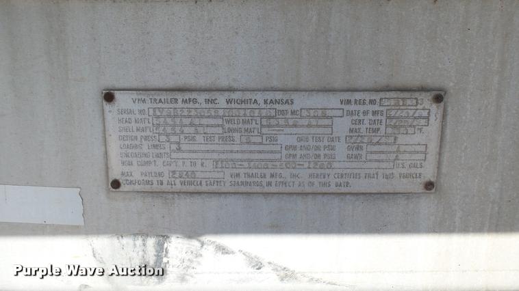 image for item DA0424 1990 Ford L9000 fuel truck