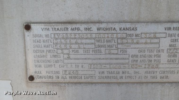 image for item DA0424 1990 Ford L9000 fuel truck