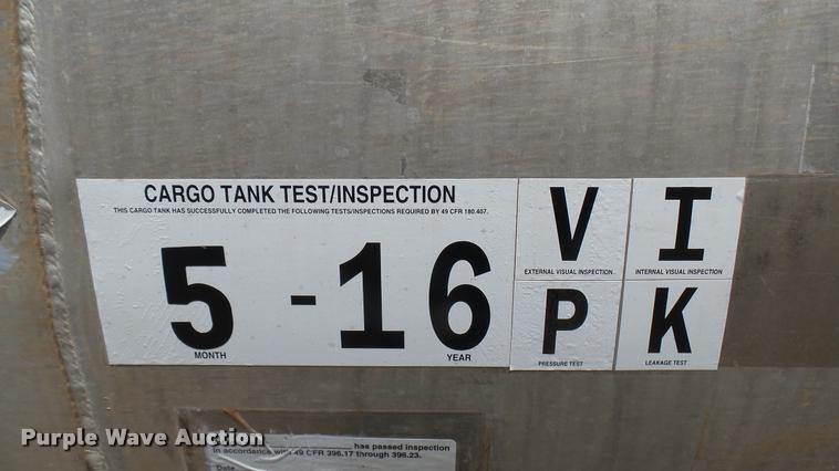 image for item DA0424 1990 Ford L9000 fuel truck