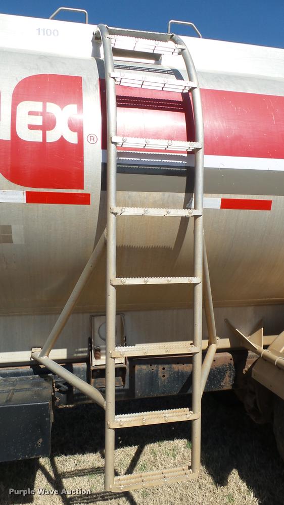 image for item DA0424 1990 Ford L9000 fuel truck