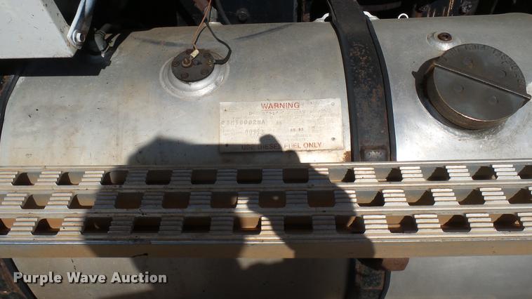 image for item DA0424 1990 Ford L9000 fuel truck