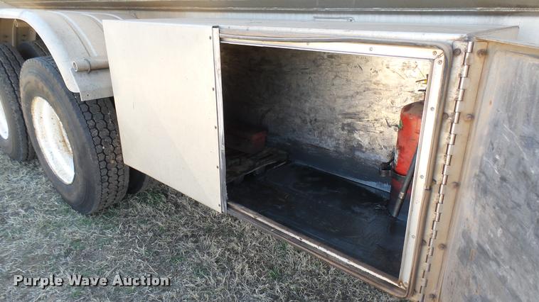 image for item DA0424 1990 Ford L9000 fuel truck