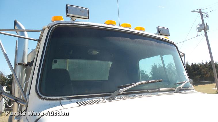 image for item DA0424 1990 Ford L9000 fuel truck