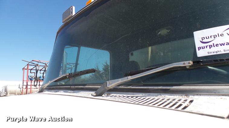 image for item DA0424 1990 Ford L9000 fuel truck