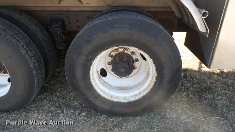 image for item DA0424 1990 Ford L9000 fuel truck