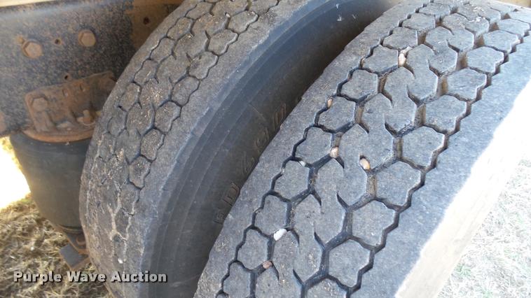 image for item DA0424 1990 Ford L9000 fuel truck