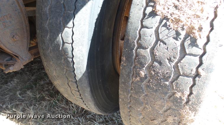 image for item DA0424 1990 Ford L9000 fuel truck