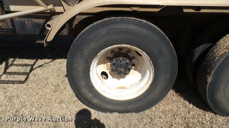 image for item DA0424 1990 Ford L9000 fuel truck