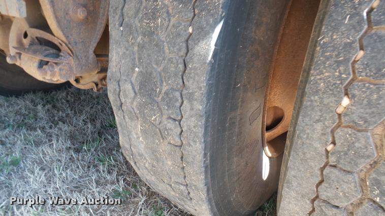 image for item DA0424 1990 Ford L9000 fuel truck