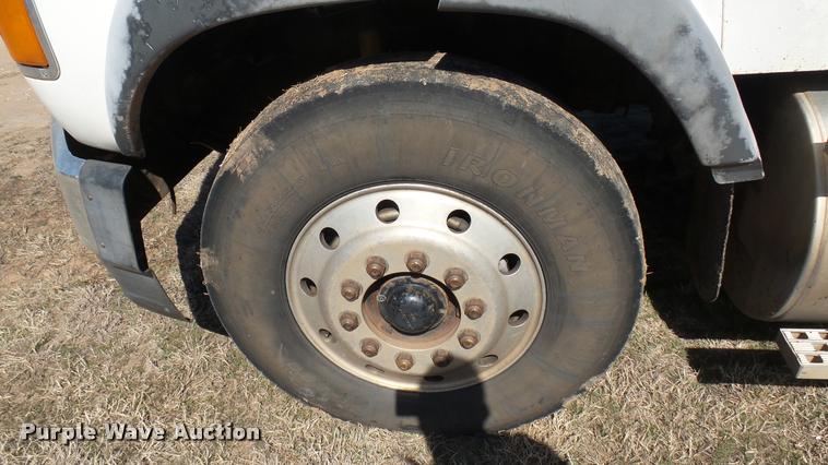 image for item DA0424 1990 Ford L9000 fuel truck